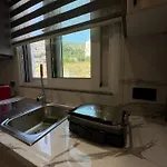 Adem Hillcrest * Sarandë