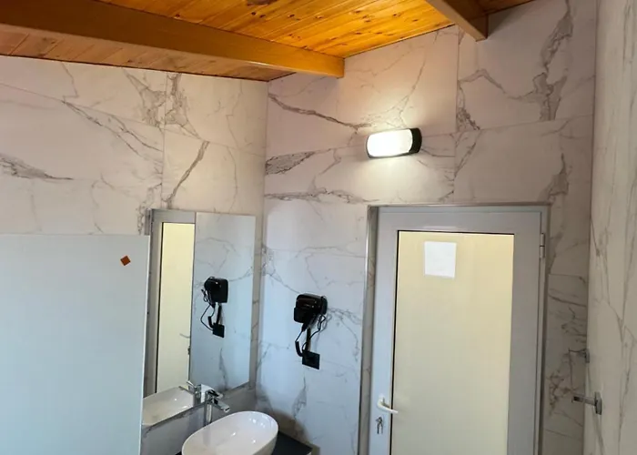 Adem Hillcrest Apartment *