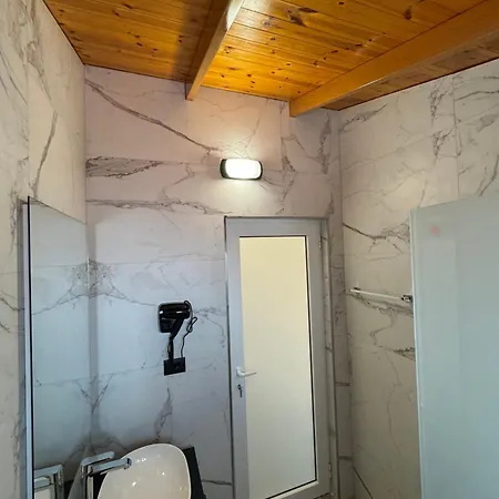 Apartament Adem Hillcrest *