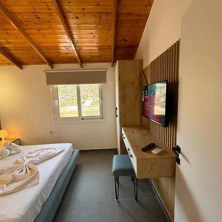 Adem Hillcrest * Sarandë