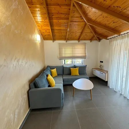 Adem Hillcrest Saranda