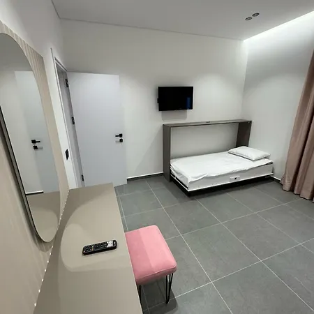 Adem Hillcrest