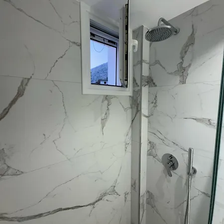 アパート Adem Hillcrest *