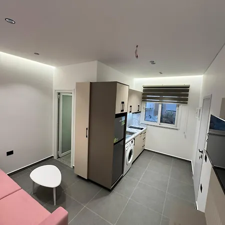 Adem Hillcrest アパート Sarandë