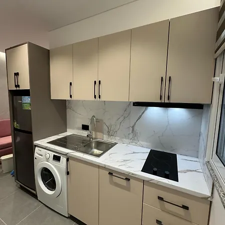 Adem Hillcrest Sarandë