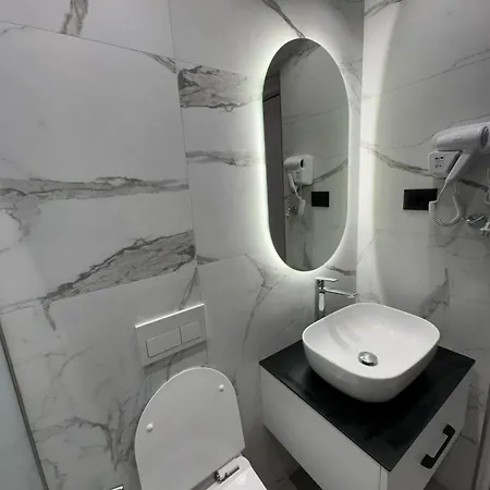 Adem Hillcrest * Sarandë