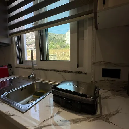 Adem Hillcrest * Sarandë