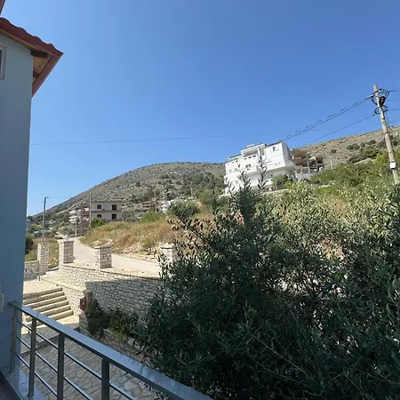 アパート Adem Hillcrest Sarandë