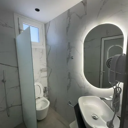 アパート Adem Hillcrest Sarandë