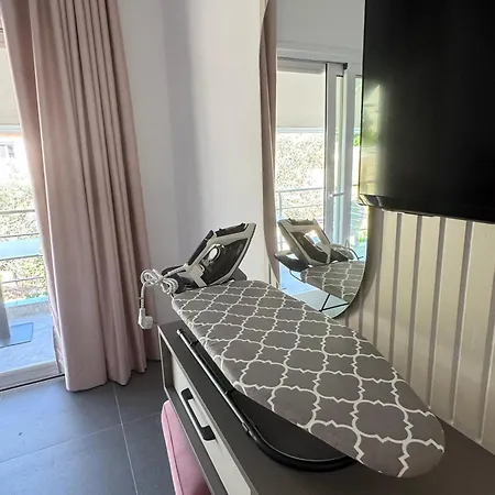 アパート Adem Hillcrest Sarandë