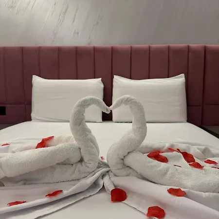 アパート Adem Hillcrest Sarandë