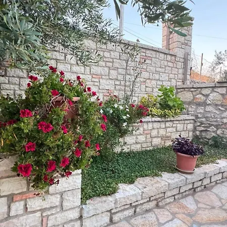 Adem Hillcrest * Sarandë