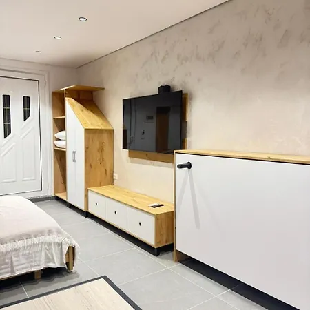 Adem Hillcrest アパート Sarandë