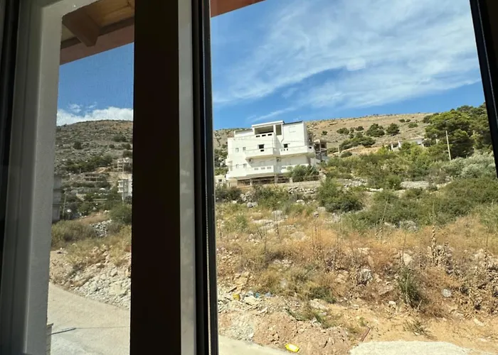 Adem Hillcrest Sarandë