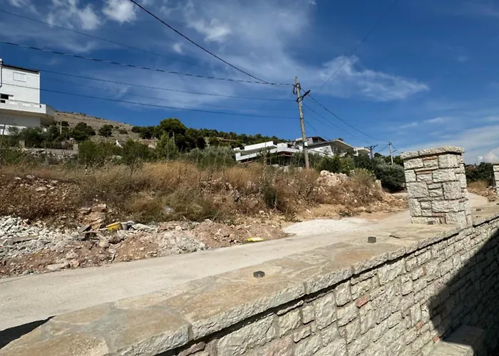 Adem Hillcrest Sarandë