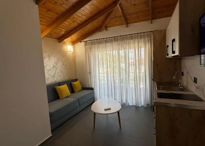 Adem Hillcrest Sarandë