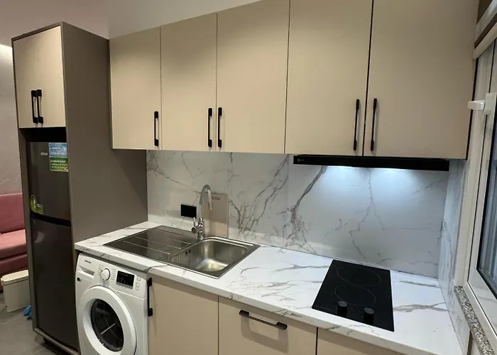 Adem Hillcrest Sarandë